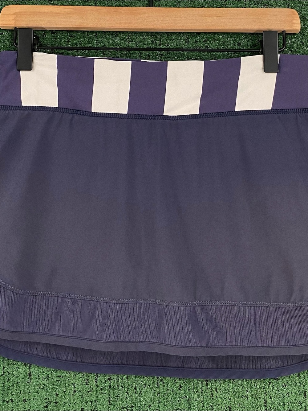 Lululemon Hotty Hot Cadet Blue Navy Steep Stripe Lined Skirt Women’s Size 6